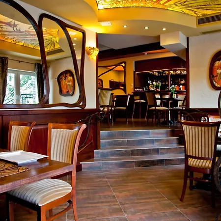 Hotel Srebrna Gora ホテル 3*