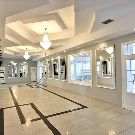 Hotel Srebrna Gora ホテル 3*